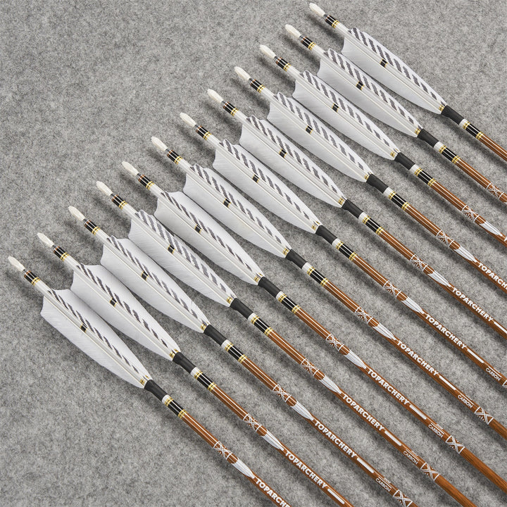 32,5 zoll  Pure Carbon pfeile, 12 Stück 6,2 mm Schaftstärke, 300–600 Pure Carbon Bogenschießpfeile, Schaft mit Holzoptik, natürliche, gestreifte weiße Truthahnfedern