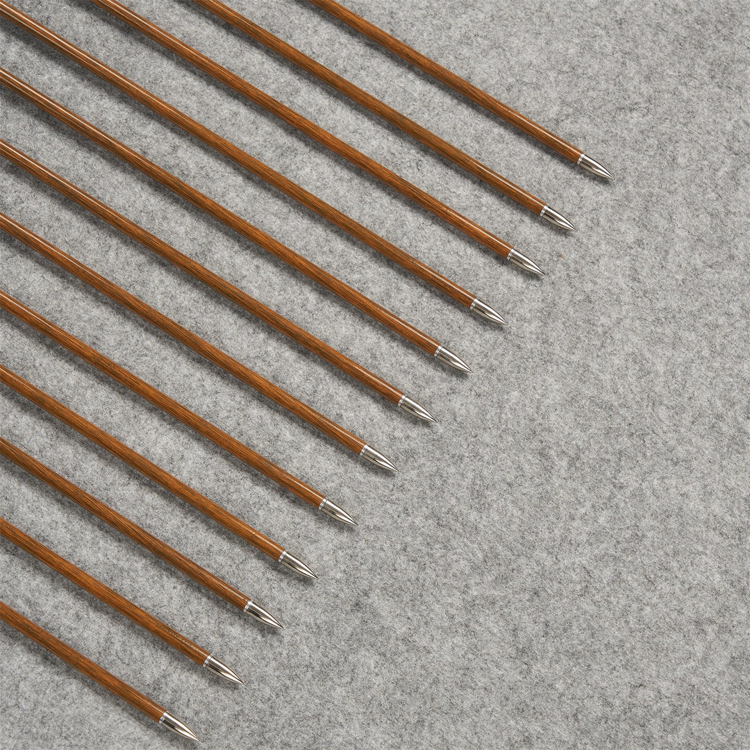 32,5 zoll  Pure Carbon pfeile, 12 Stück 6,2 mm Schaftstärke, 300–600 Pure Carbon Bogenschießpfeile, Schaft mit Holzoptik, natürliche, gestreifte weiße Truthahnfedern