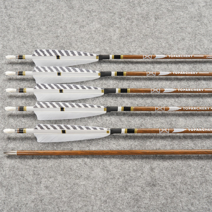 32,5 zoll  Pure Carbon pfeile, 12 Stück 6,2 mm Schaftstärke, 300–600 Pure Carbon Bogenschießpfeile, Schaft mit Holzoptik, natürliche, gestreifte weiße Truthahnfedern