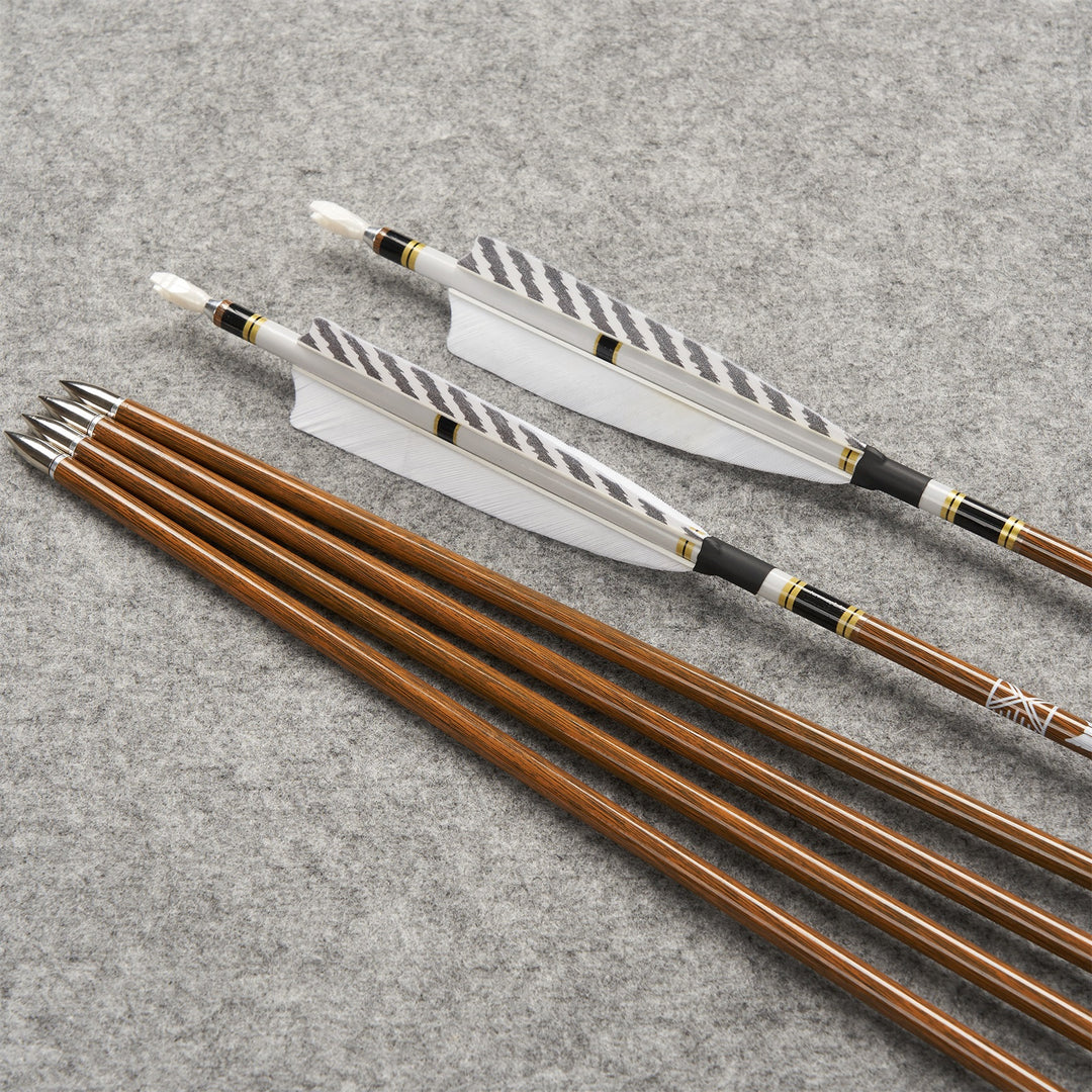 32,5 zoll  Pure Carbon pfeile, 12 Stück 6,2 mm Schaftstärke, 300–600 Pure Carbon Bogenschießpfeile, Schaft mit Holzoptik, natürliche, gestreifte weiße Truthahnfedern